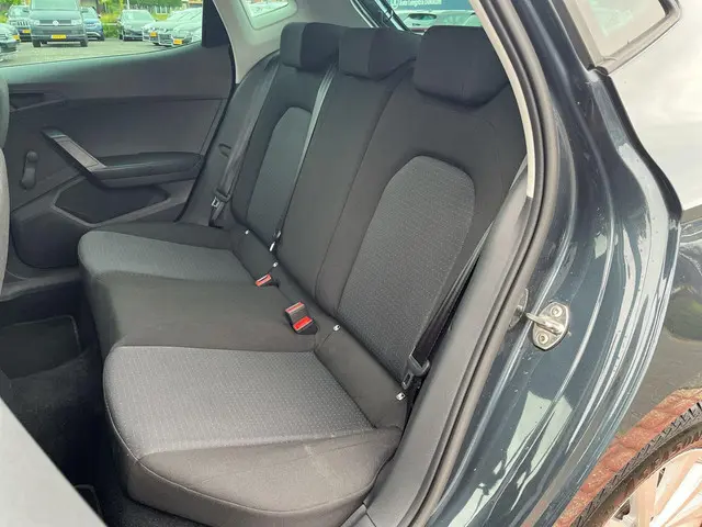 SEAT Ibiza 1.0 TSI Style Business Connect 2024 Benzine 14