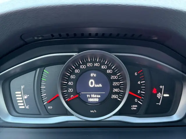 Volvo V60 1.6 D2 Kinetic | 2014 | Lage km stand | 2014 Diesel 20