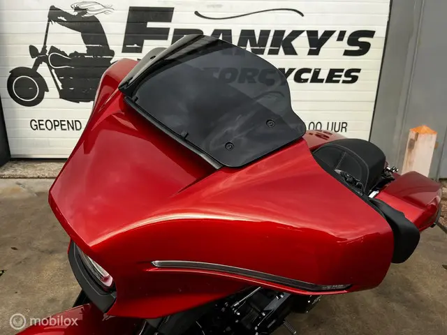 Harley-Davidson Street Glide 117 FLHX 2024 Benzine 18