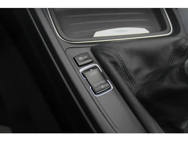 BMW 3 Serie 316i Executive 2013 Benzine 26