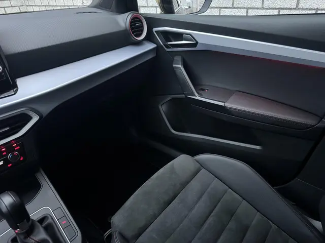 SEAT Ibiza 1.0 EcoTSI FR Business Connect 2025 Benzine 28