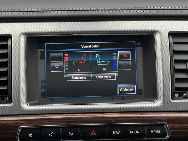 Jaguar XF 2.2D 2015 Diesel 26