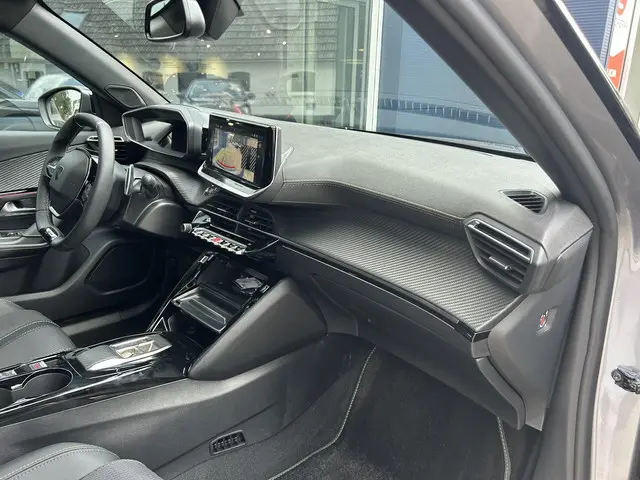 Peugeot 2008 1.2 Hybrid 145 GT 2025 Hybride Benzine 18