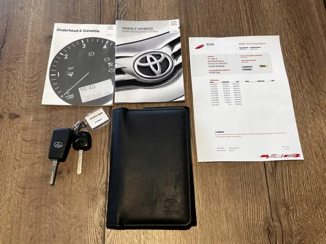 Toyota Yaris 1.5 Hybrid Now 2016 Hybride Benzine 30