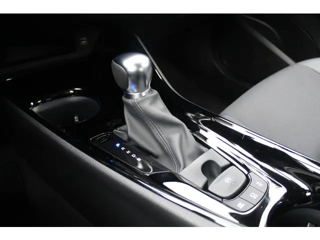 Toyota C-HR 1.8 Hybrid Dynamic 2023 Hybride Benzine 25