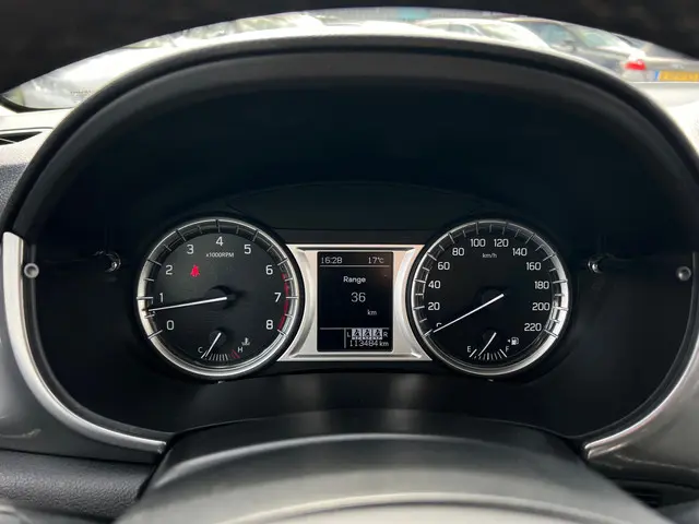 Suzuki Vitara 1.6 High Executive 2017 Benzine 19