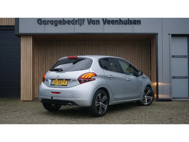 Peugeot 208 1.2 110pk 5Drs PureTech GT-line 2015 Benzine 6