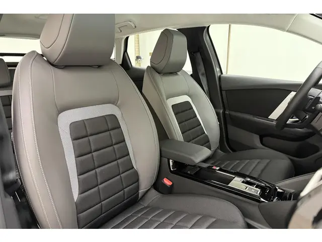 Citroën C4 Hybrid 145pk Plus 2025 Hybride Benzine 13