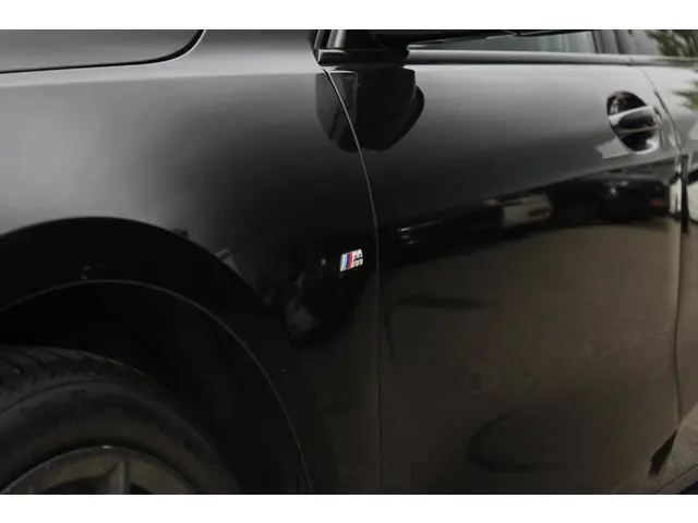 BMW 1 Serie 120i High Executive Edition 2021 Benzine 8