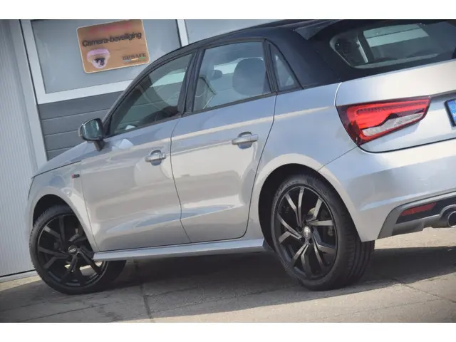 Audi A1 Sportback 1.0 TFSI Adrenalin S line 2017 Benzine 22
