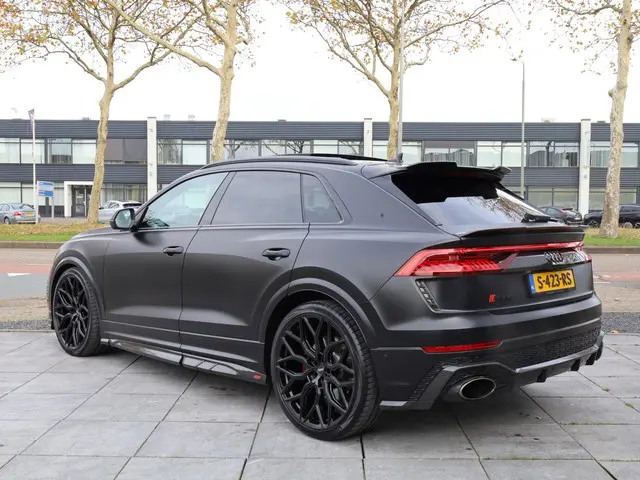 Audi RSQ8 3