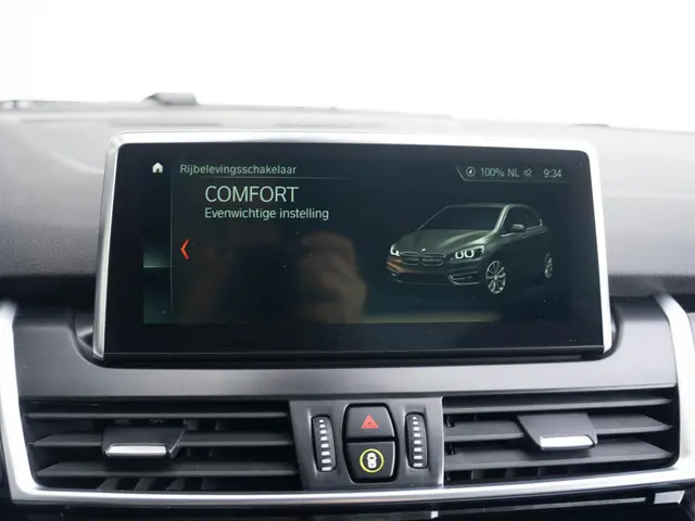 BMW 2 Serie Active Tourer 220i 2018 Benzine 32