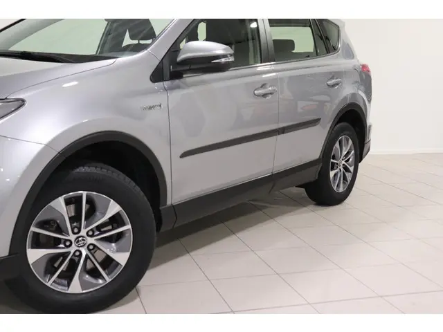 Toyota RAV4 2.5 Hybrid AWD Energy, 2018 Hybride Benzine 7
