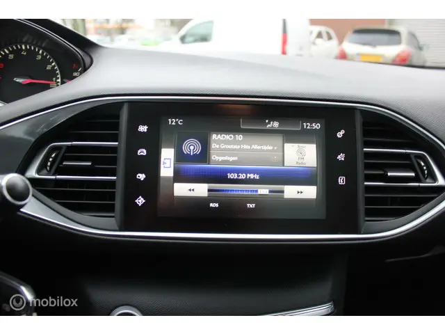 Peugeot 308 1.2 PureTech Blue Lease Premium 2017 Benzine 12