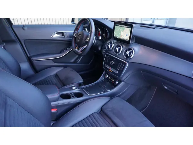 Mercedes-Benz GLA 180 122pk 2x AMG-Line 2019 Benzine 40