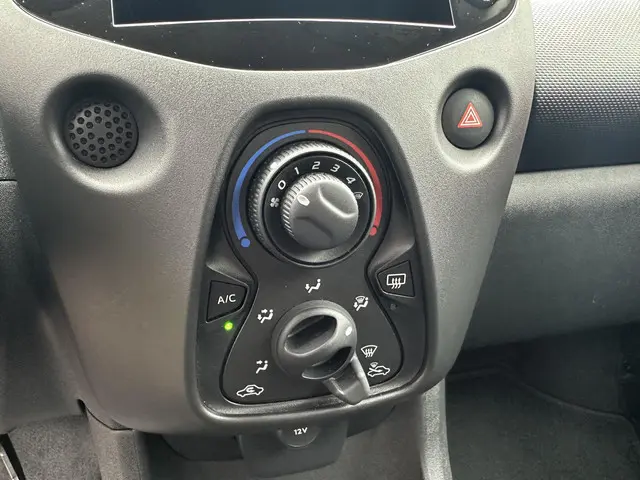 Toyota Aygo 1.0 VVT-i x-now 5 drs 2017 Benzine 19