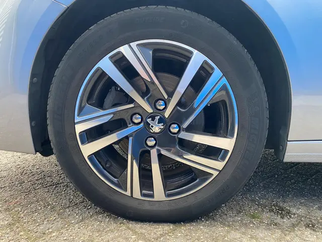 Peugeot 208 1.2 PureTech Allure 2020 Benzine 32