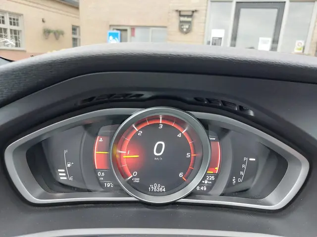Volvo V40 2.0 D2 R-Design 2017 Diesel 22