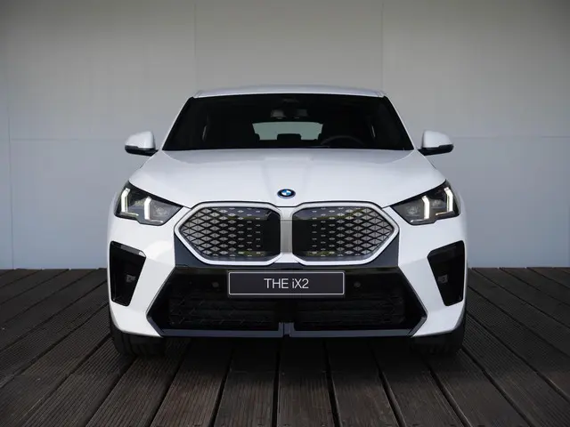 BMW iX2 3