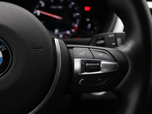 BMW 3 Serie Touring 318i 2019 Benzine 15