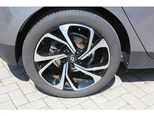 Renault Scénic 1.3 TCe Black Edition 2021 Benzine 32