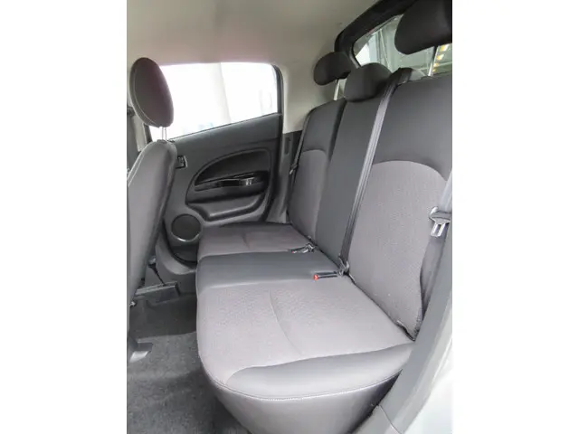 Mitsubishi Space Star 1.0 Intense 2016 Benzine 12