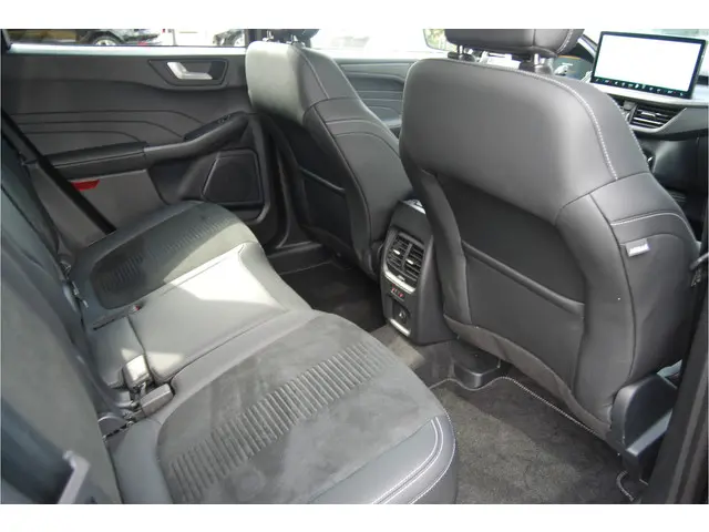 Ford Kuga 2.5 PHEV 243 PK Active X 2024 Hybride Benzine 38