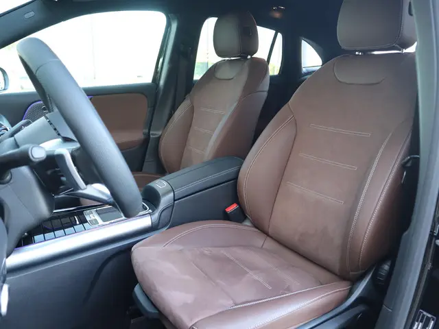 Mercedes-Benz GLA 180 AMG Line 2025 Benzine 9