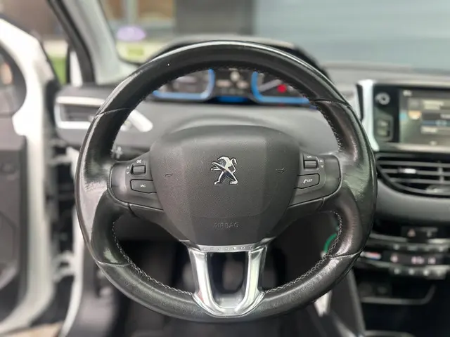 Peugeot 2008 1.2 PureTech Pano - Cruise - Navi 2014 Benzine 18
