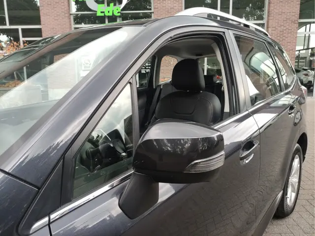 Subaru Forester 2.0 Luxury 2015 Benzine 3