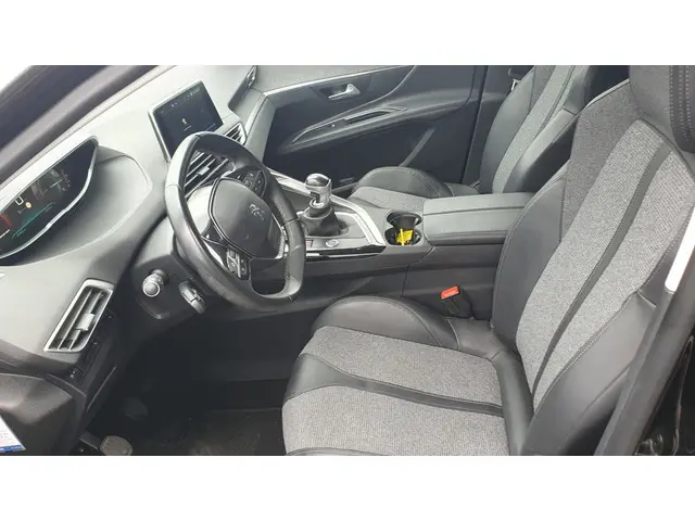 Peugeot 3008 1.2 PureTech Allure 2017 Benzine 15