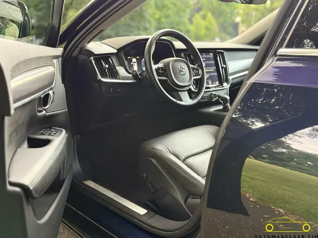 Volvo V90 2.0 T5 Momentum / Orig. NL / NAP 2017 Benzine 10