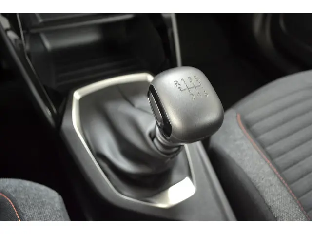 Peugeot 2008 1.2 Puretech 130pk Active 2020 Benzine 21