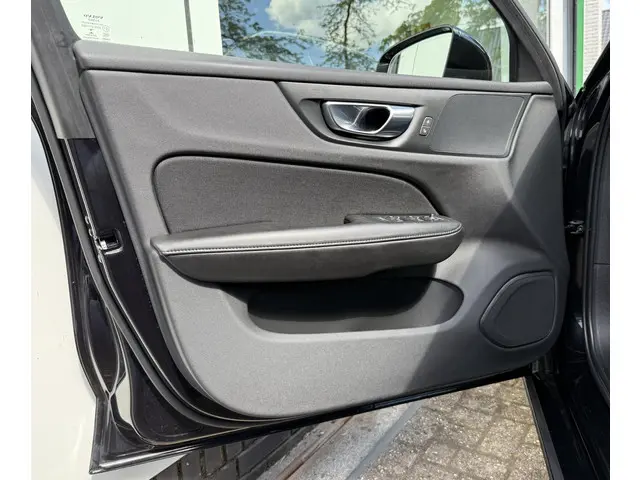Volvo V60 2.0 B4 Business Pro 2021 Benzine 35