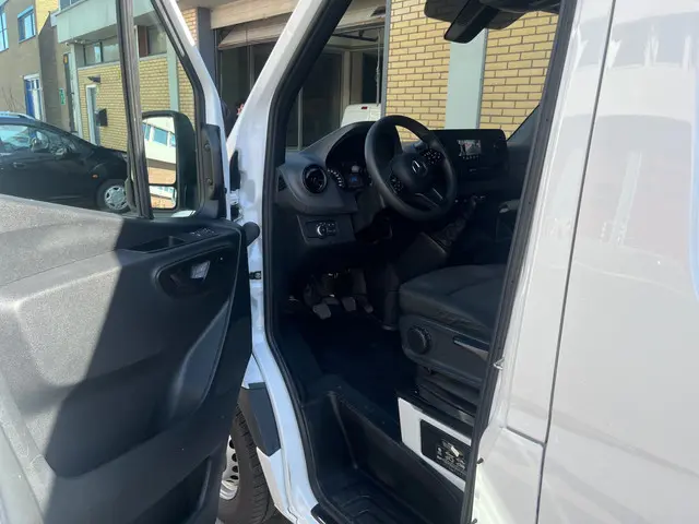 Mercedes-Benz Sprinter 3
