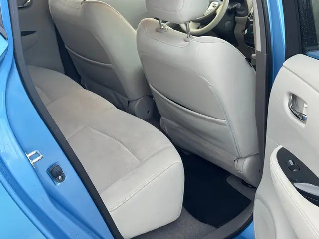 Nissan Leaf Base 24 kWh uit 2013 2013 Elektrisch 11