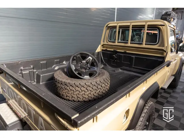 Toyota Land Cruiser GRJ79 Single Cab 2023 2023 Benzine 9