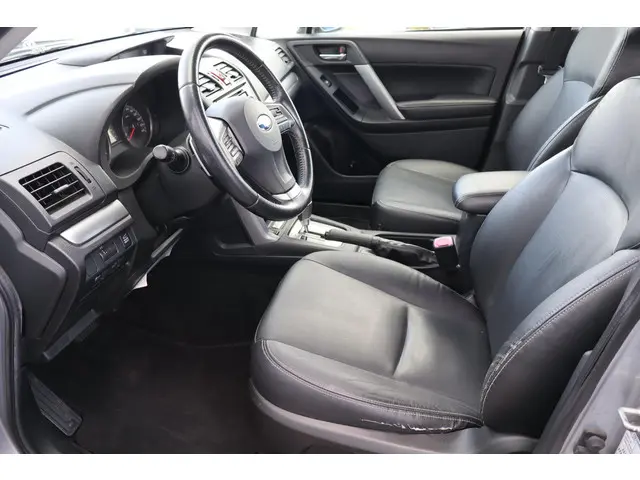 Subaru Forester 2.0 Executive 2013 Benzine 27