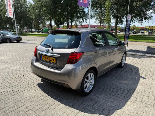 Toyota Yaris 1.5 Hybrid Dynamic 2015 Hybride Benzine 7