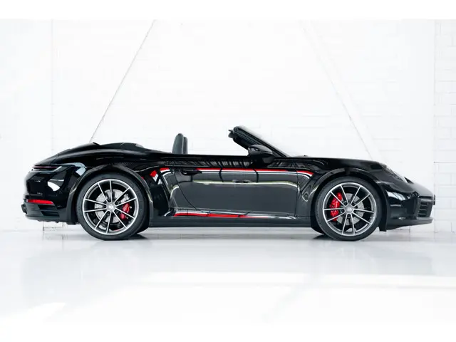 Porsche 911 Carrera Cabriolet 2020 Benzine 2