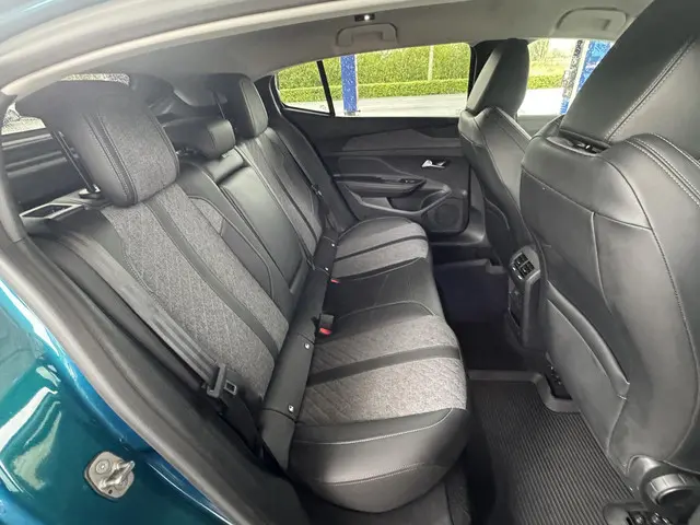 Peugeot 408 1.6 HYbrid GT 180 EAT8 2023 Hybride Benzine 20