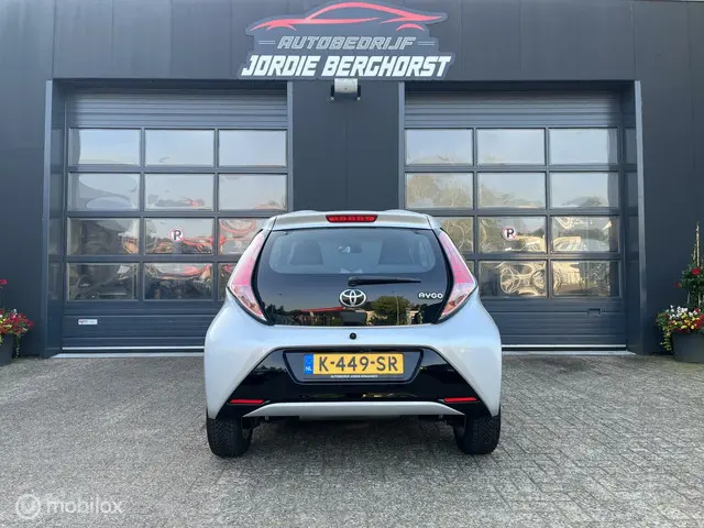 Toyota Aygo 1.0 VVT-i x-clusive 2015 Benzine 5