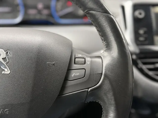 Peugeot 2008 1.2 VTi Allure 2014 Benzine 15