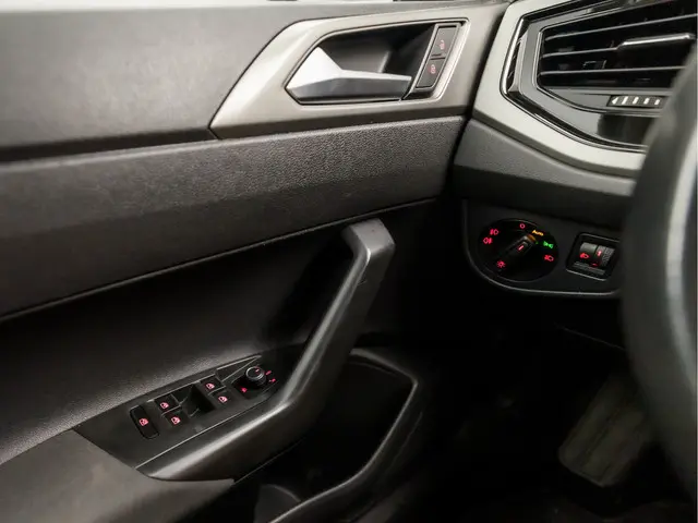 Volkswagen Polo 1.0 Sportline 2018 Benzine 21