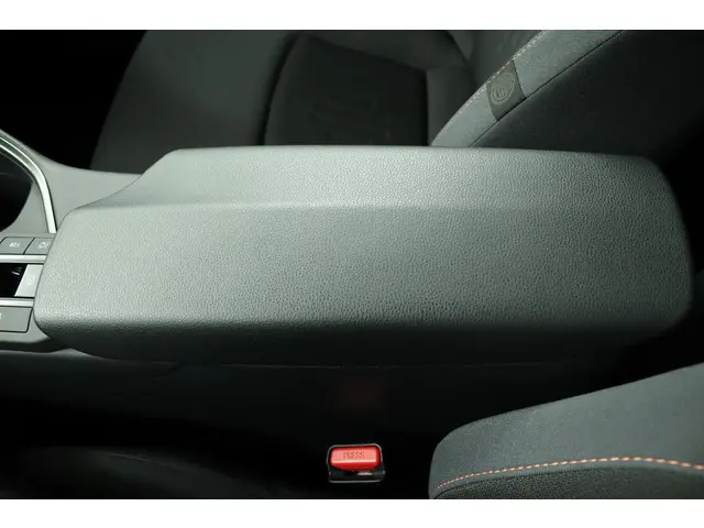 Toyota C-HR 1.8 Hybrid 140 Dynamic 2024 Hybride Benzine 57