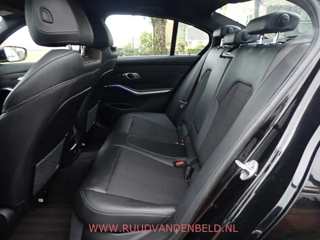 BMW 3 Serie 318i 2021 Benzine 11