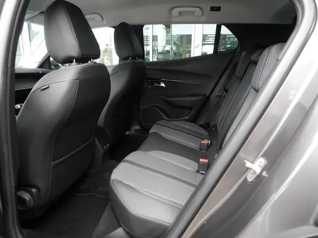 Peugeot 2008 1.2 PureTech Allure Pack 2021 Benzine 10