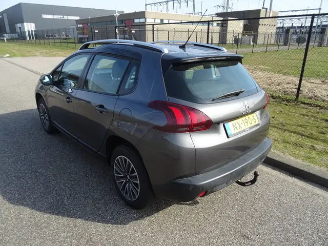 Peugeot 2008 1.2 PureTech Blue Lion 2017 Benzine 3