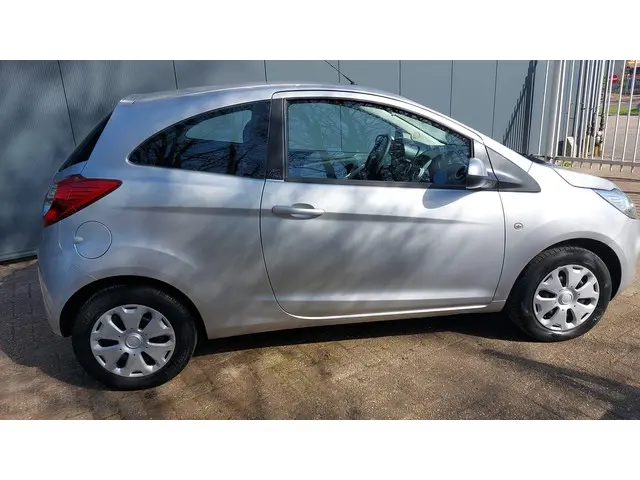 Ford Ka 1.2 Style start/airco/nieuw distributie 2014 Benzine 6