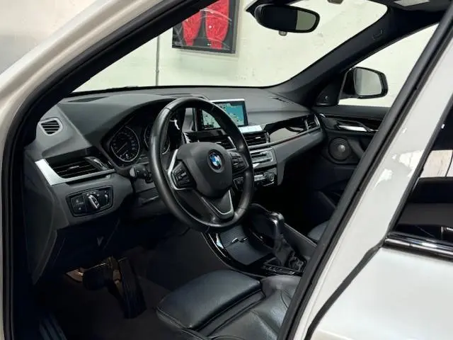 BMW X1 xDrive20i High Executive 2017 Benzine 6